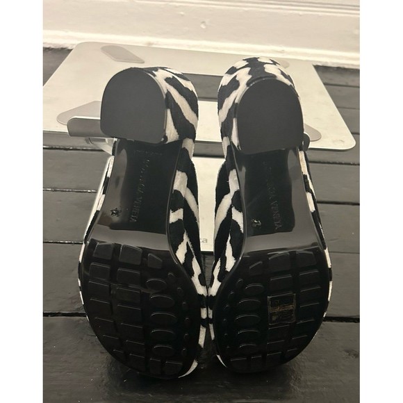 Bottega Veneta Women's White Black Carpet Zebra Mule Slide Sandal Shoes EU 38/8 - Picture 2 of 5